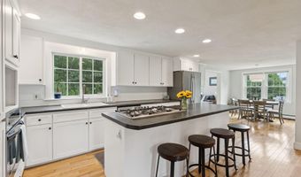 2 Winsome Lea Rd, Falmouth, ME 04105