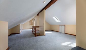 71 Phillips Ln, Glocester, RI 02814