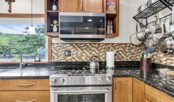 551 Chester Pkwy, Belford, NJ 07718