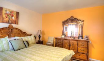 2 CLARK Dr, Barrington, NJ 08007
