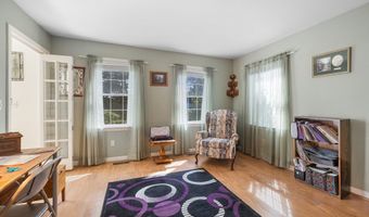 100 Pondview Ln, Bristol, CT 06010