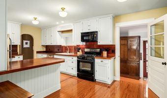 12 Ashley Dr, Belfast, ME 04915