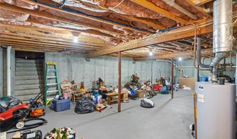 5 Leighas Ln, Coventry, RI 02816