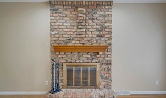 210 11th Ave SW, Altoona, IA 50009