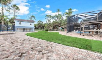 561 2nd NE St, Naples, FL 34120