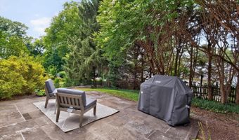6008 BENALDER Dr, Bethesda, MD 20816