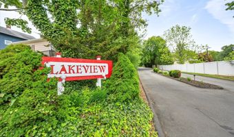 21 Lakeview Dr, Branford, CT 06405
