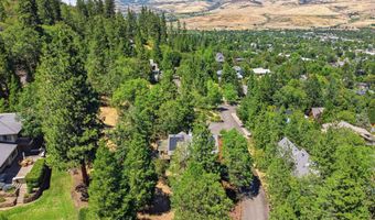 215 Piedmont Dr, Ashland, OR 97520