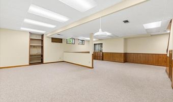 14 Cambridge Circle Ct, Ballwin, MO 63011