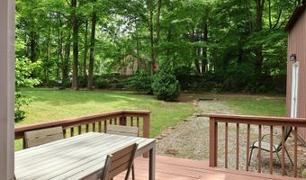 77 N High St, Clinton, CT 06413