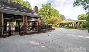 4401 Town And Country Dr, Charlotte, NC 28226