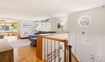 10 Kerins Ter, Newport, RI 02840