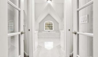 3425 Kingsland Cir, Berkeley Lake, GA 30096