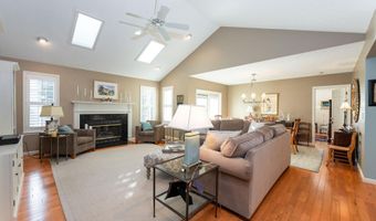 14 Pebble Beach Dr, Bedford, NH 03110