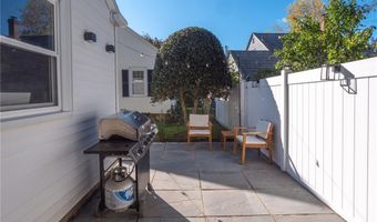 26 Vernon Ave, Newport, RI 02840
