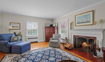 60 Ayrault St, Newport, RI 02840