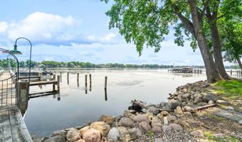 2213 SUNRISE Dr, Appleton, WI 54914