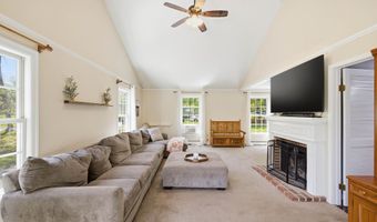 17 Wolfpits Rd, Bethel, CT 06801