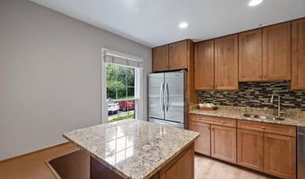 7322 Greentree Rd, Bethesda, MD 20817
