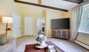 299 Scenic Dr, Blakeslee, PA 18610