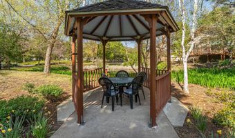 989 Golden Aspen Pl, Ashland, OR 97520