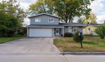 207 N 10th St, Albia, IA 52531
