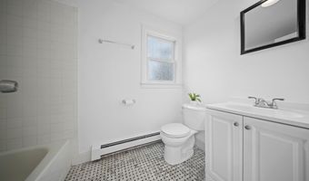 2 Lee Ave, Albertson, NY 11507