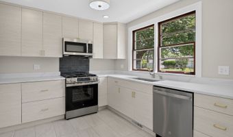 112 S Iowa Ave, Addison, IL 60101