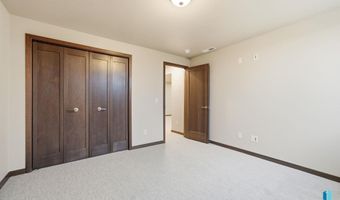 2822 E Hazelnut St, Brandon, SD 57005