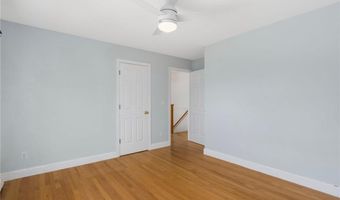 220 Island Dr, Middletown, RI 02842