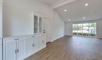 522 N Castle Rd, Addison, IL 60101