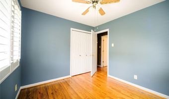 50 W Oak Hill Dr, Ballwin, MO 63021