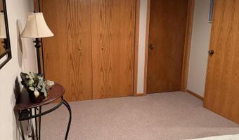 1899 Eisenhower Cir, Aberdeen, SD 57401