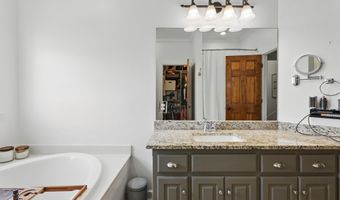 2716 Juniper Dr, Benton, AR 72015