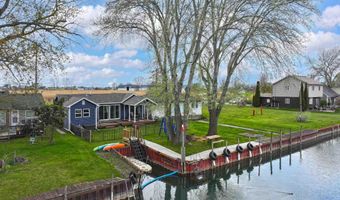 6334 Marina Dr, Algonac, MI 48001