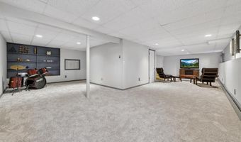 6 Amanda Ct, Airmont, NY 10952
