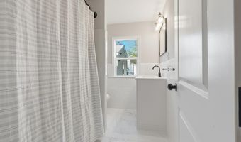 73 Tucker St, Lincoln, RI 02865