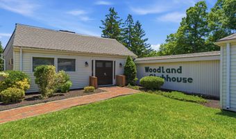 142 Woodland Dr 142, Cromwell, CT 06416