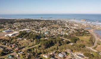 390 4TH St SW, Bandon, OR 97411