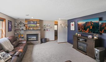 11 Linda Ln, Aberdeen, SD 57401