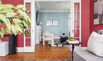 17 Everett St, Newport, RI 02840