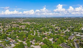 2 Oakmont Ct, Beech Grove, IN 46107