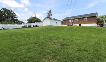 8932 Ione Ln, Affton, MO 63123