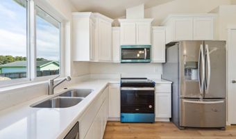 655 11th St, Bandon, OR 97411