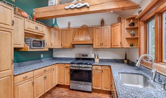 4 Spruce Mountain Trl, Danbury, CT 06810