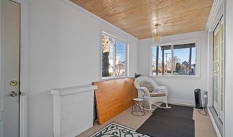 16 Courtway St, Narragansett, RI 02882