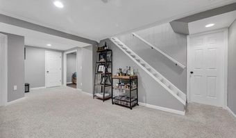 514 Great Hill Dr, Ballwin, MO 63021