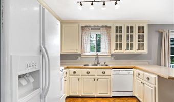 28 Eveready Ave, Bristol, RI 02809
