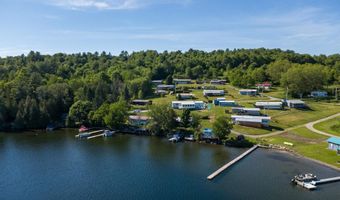 81 Shoreline Dr, Barnet, VT 05821