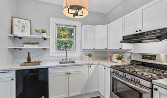 826 CEDARCROFT Rd, Baltimore, MD 21212
